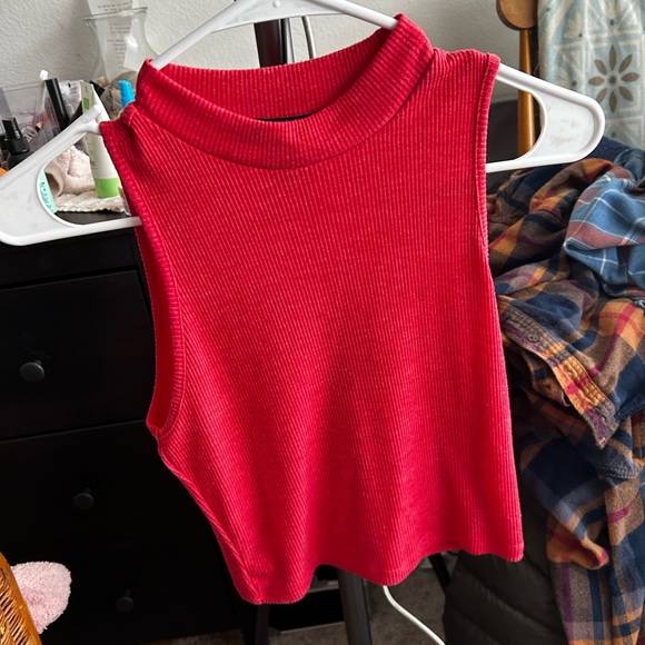 Very comfortable, high neck tank top from Forever21 - Picture 5 of 5